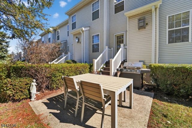 215 Barringer Dr 215, Nutley Twp., NJ 07110