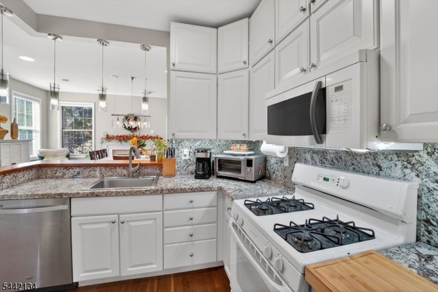 215 Barringer Dr 215, Nutley Twp., NJ 07110