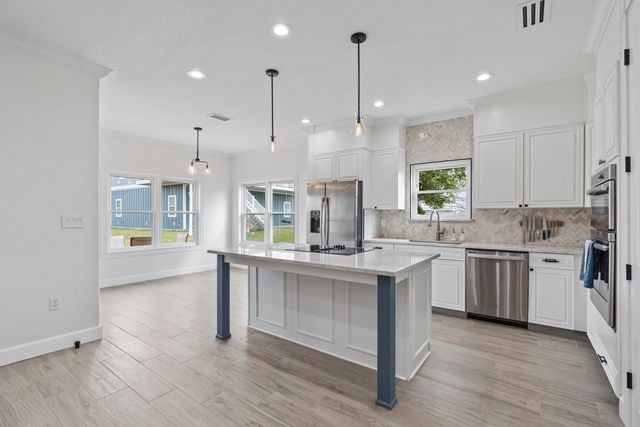 46 Bayshore Drive, Pensacola, FL 32507