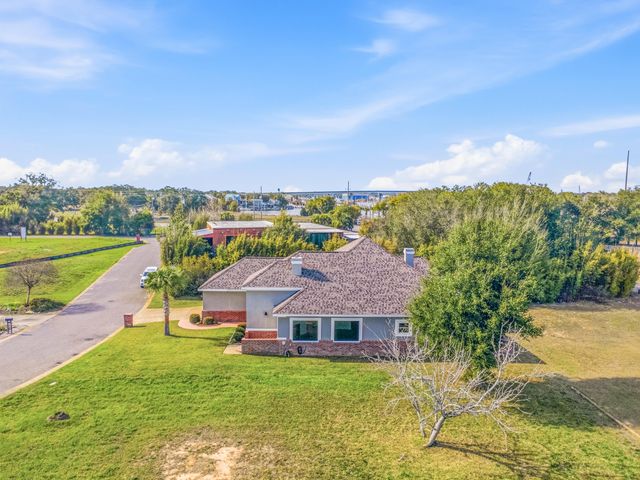 46 Bayshore Drive, Pensacola, FL 32507