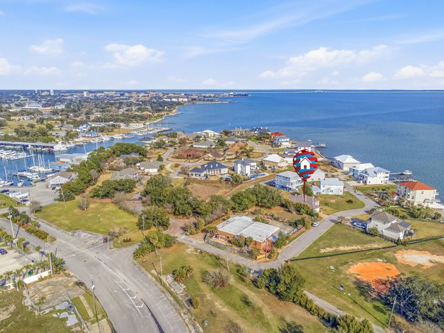 46 Bayshore Drive, Pensacola, FL 32507