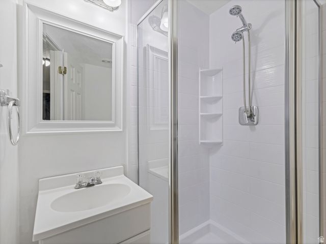 5281 W SAGUARO DR, West Jordan, UT 84081