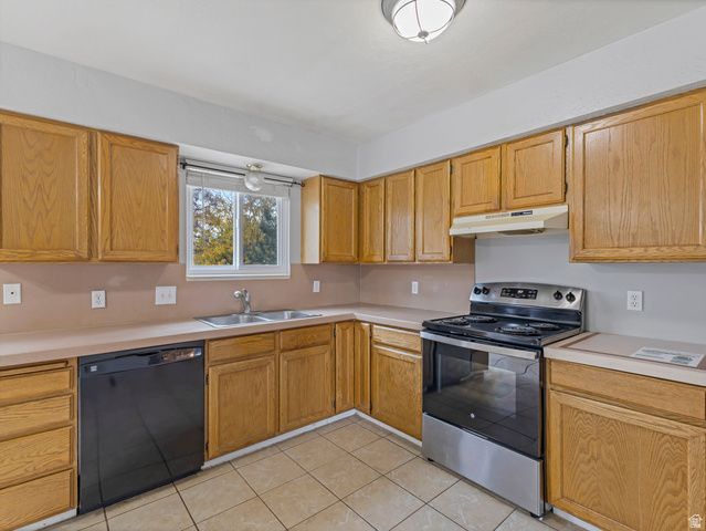 5281 W SAGUARO DR, West Jordan, UT 84081