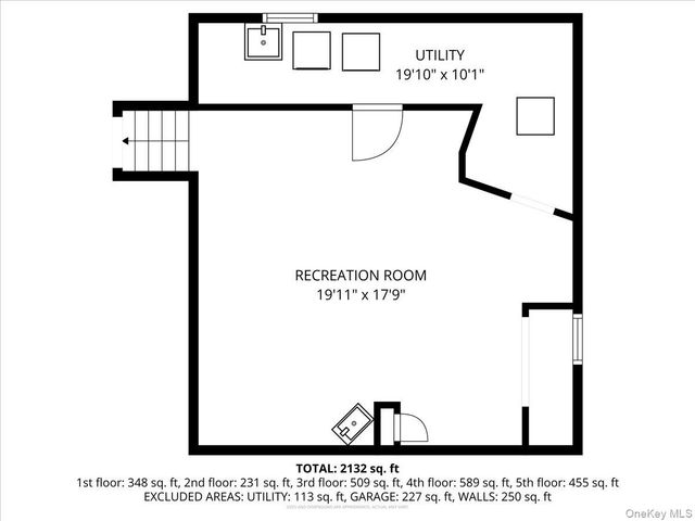 24 Roxbury Avenue, Plainview, NY 11803