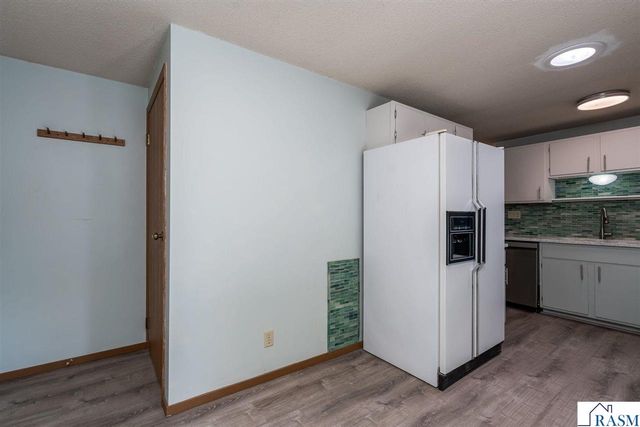 1925 Howard Drive, North Mankato, MN 56003