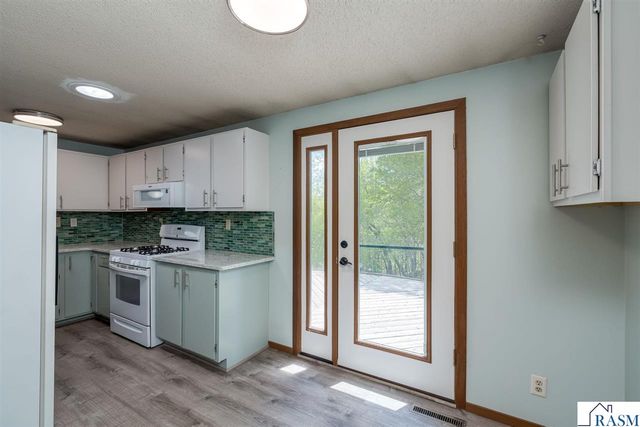 1925 Howard Drive, North Mankato, MN 56003