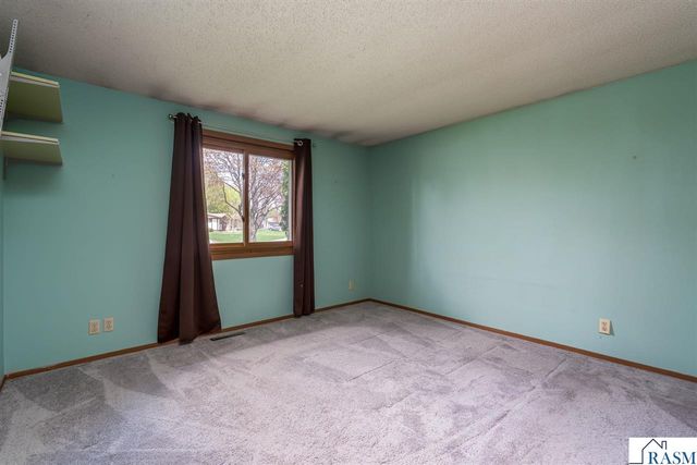 1925 Howard Drive, North Mankato, MN 56003