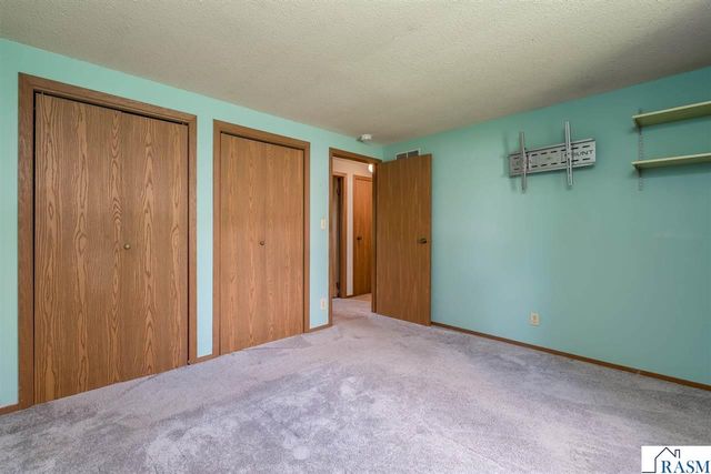 1925 Howard Drive, North Mankato, MN 56003