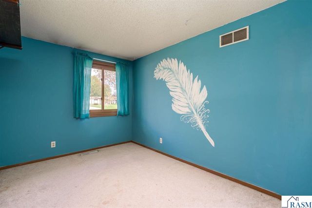1925 Howard Drive, North Mankato, MN 56003