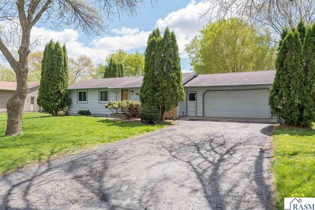 1925 Howard Drive, North Mankato, MN 56003