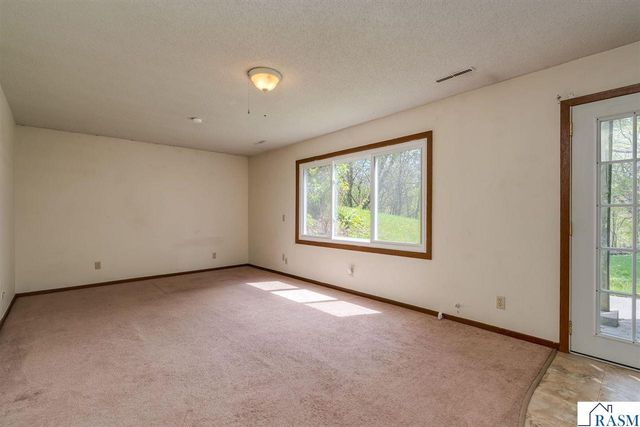 1925 Howard Drive, North Mankato, MN 56003