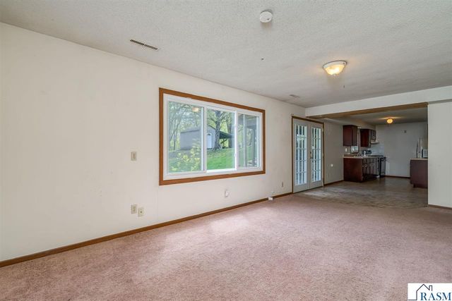 1925 Howard Drive, North Mankato, MN 56003