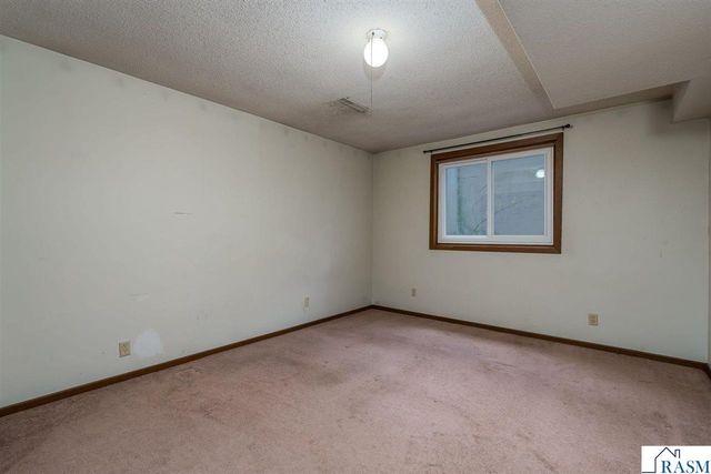 1925 Howard Drive, North Mankato, MN 56003