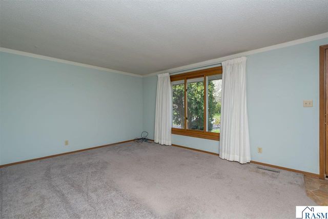 1925 Howard Drive, North Mankato, MN 56003