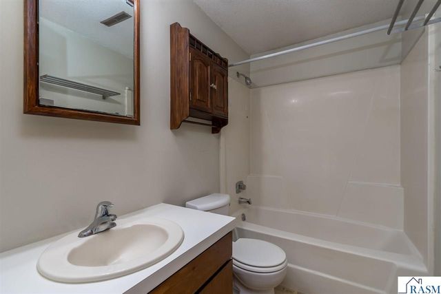 1925 Howard Drive, North Mankato, MN 56003