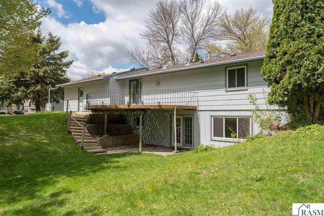 1925 Howard Drive, North Mankato, MN 56003