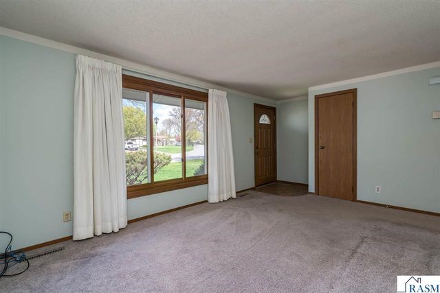 1925 Howard Drive, North Mankato, MN 56003