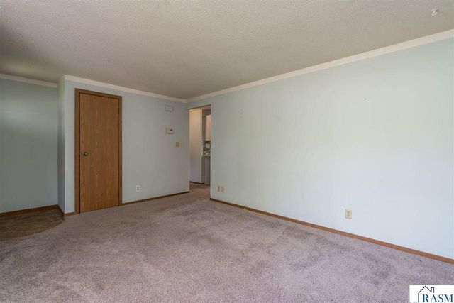 1925 Howard Drive, North Mankato, MN 56003