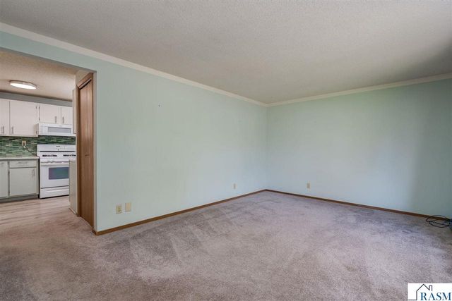1925 Howard Drive, North Mankato, MN 56003