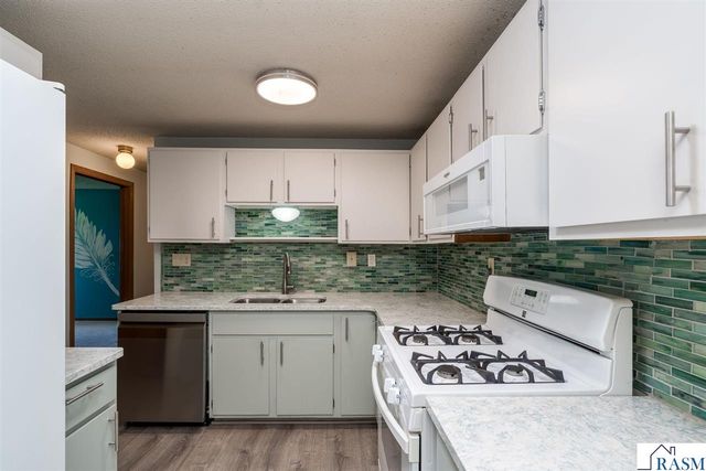 1925 Howard Drive, North Mankato, MN 56003