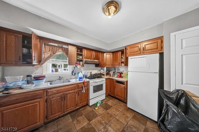 18 Fisher Ave, Bound Brook Boro, NJ 08805