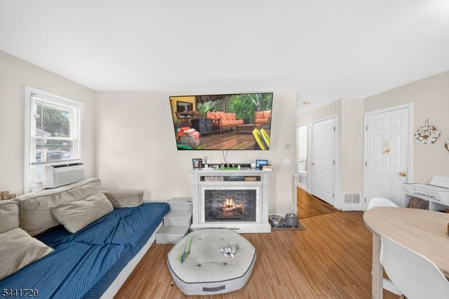 18 Fisher Ave, Bound Brook Boro, NJ 08805