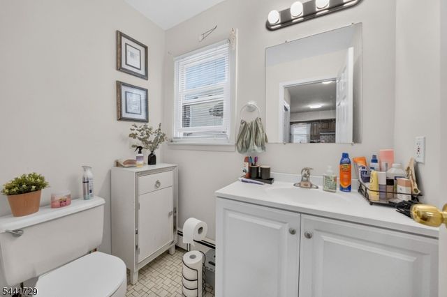 18 Fisher Ave, Bound Brook Boro, NJ 08805