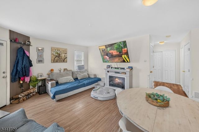 18 Fisher Ave, Bound Brook Boro, NJ 08805