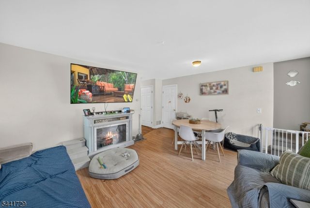 18 Fisher Ave, Bound Brook Boro, NJ 08805