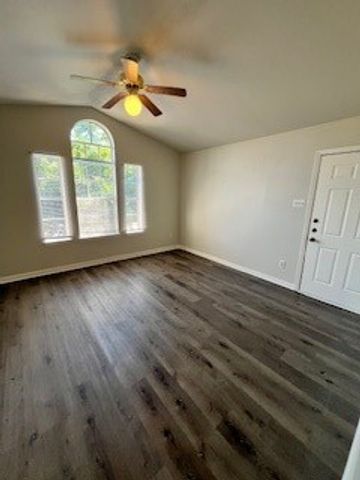 701-D Balcones 52, College Station, TX 77845