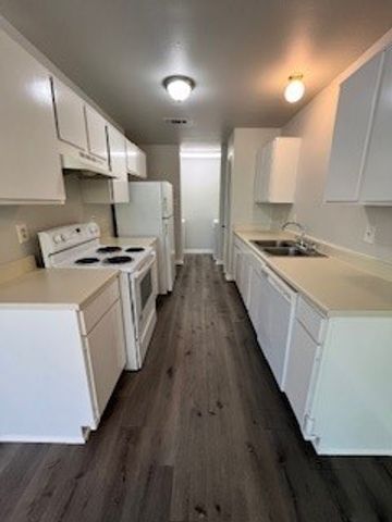 701-D Balcones 52, College Station, TX 77845