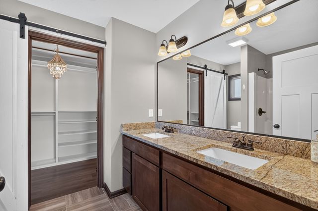 570 NE Badger Lane, Waukee, IA 50263