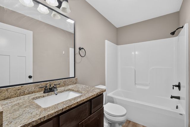 570 NE Badger Lane, Waukee, IA 50263