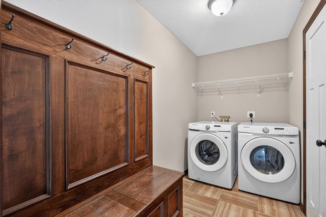 570 NE Badger Lane, Waukee, IA 50263