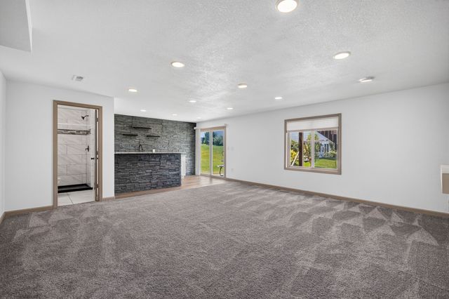 570 NE Badger Lane, Waukee, IA 50263