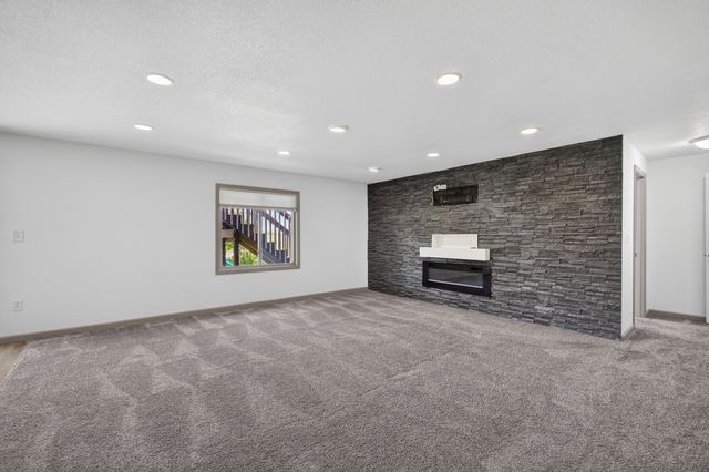 570 NE Badger Lane, Waukee, IA 50263