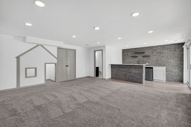 570 NE Badger Lane, Waukee, IA 50263