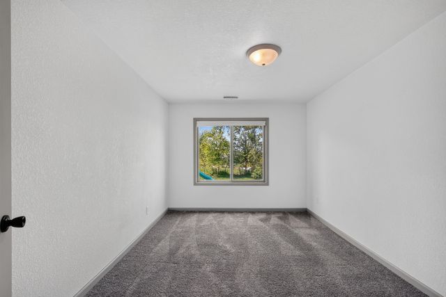 570 NE Badger Lane, Waukee, IA 50263