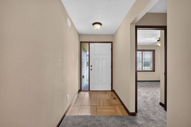570 NE Badger Lane, Waukee, IA 50263