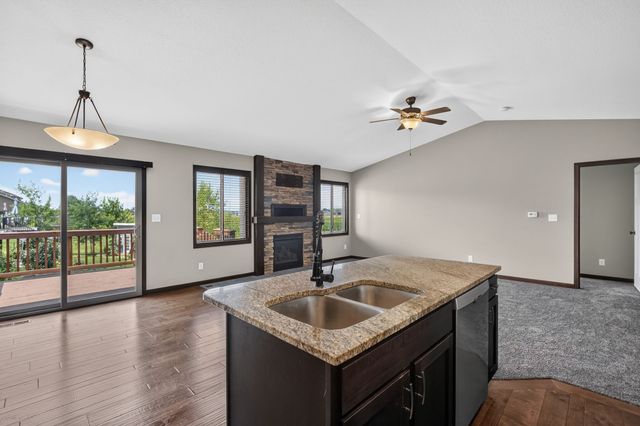 570 NE Badger Lane, Waukee, IA 50263