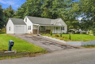 3 Hilltop Drive, New Windsor, NY 12553