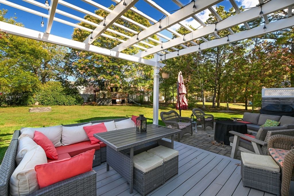 120 Snake Pond Rd, Sandwich, MA 02644