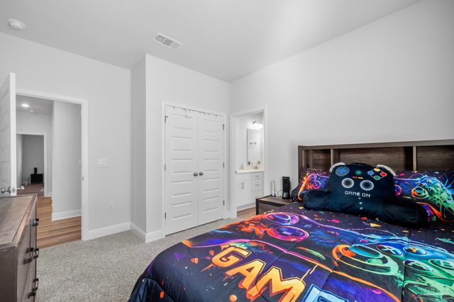 8640 Bluebell St, Milton, FL 32583