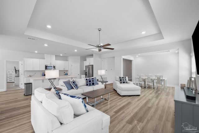 8640 Bluebell St, Milton, FL 32583