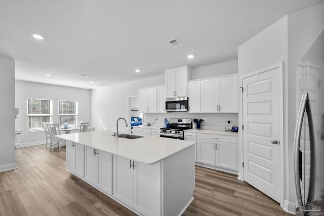 8640 Bluebell St, Milton, FL 32583