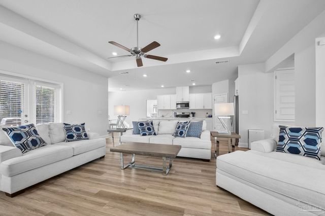 8640 Bluebell St, Milton, FL 32583