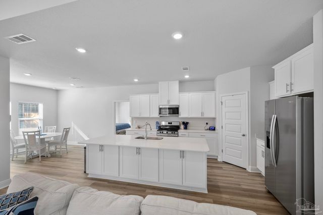 8640 Bluebell St, Milton, FL 32583