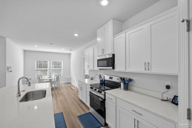 8640 Bluebell St, Milton, FL 32583