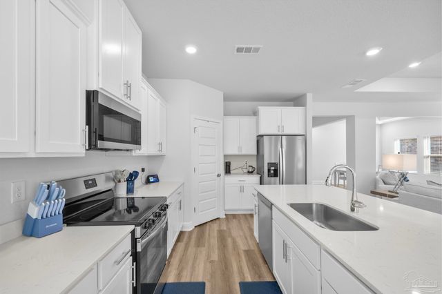 8640 Bluebell St, Milton, FL 32583