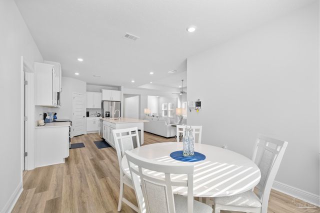 8640 Bluebell St, Milton, FL 32583